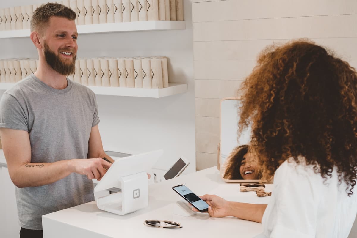E-commerce order and customer support workspace